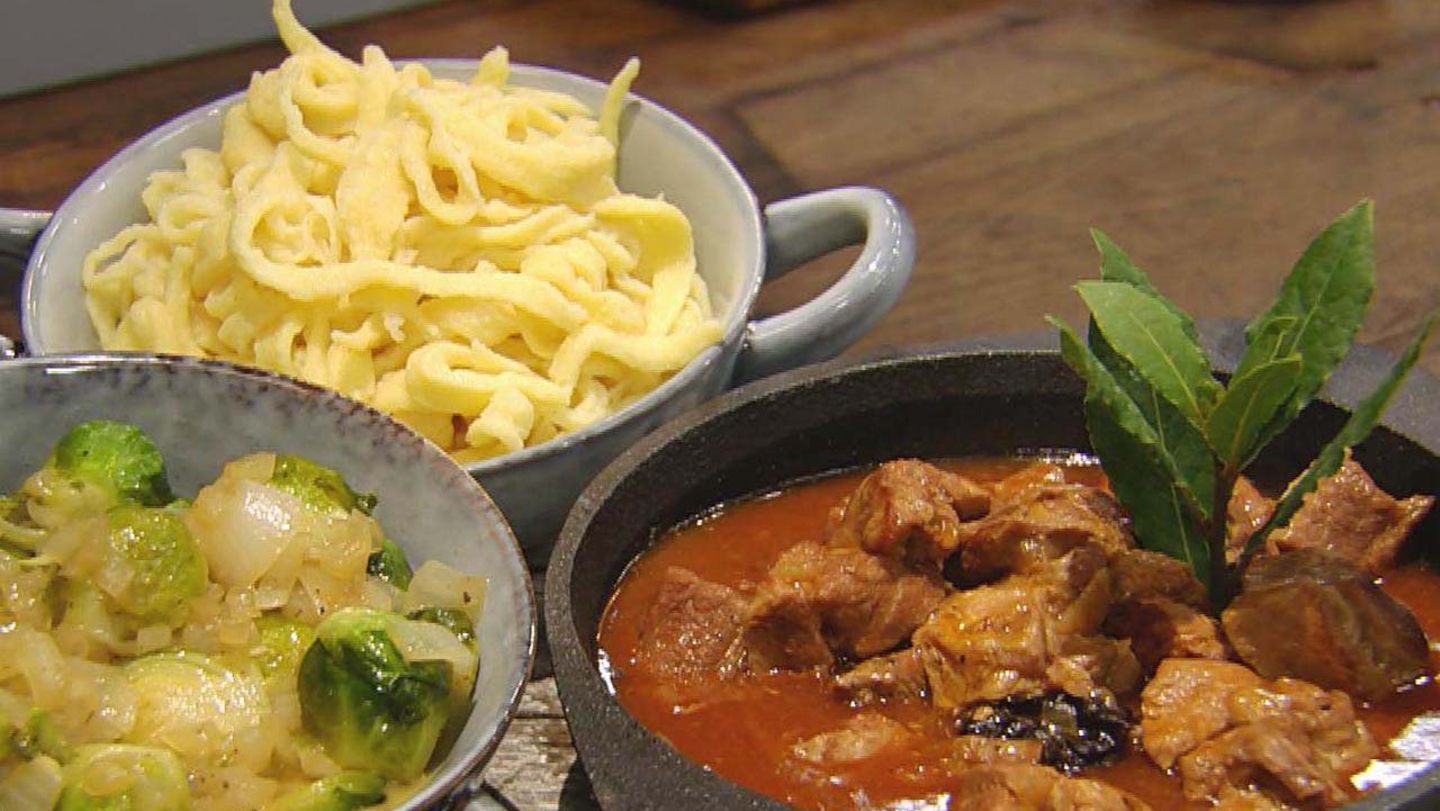 Schweinegulasch mit Backpflaumen: Für jeden Tag Kochshow