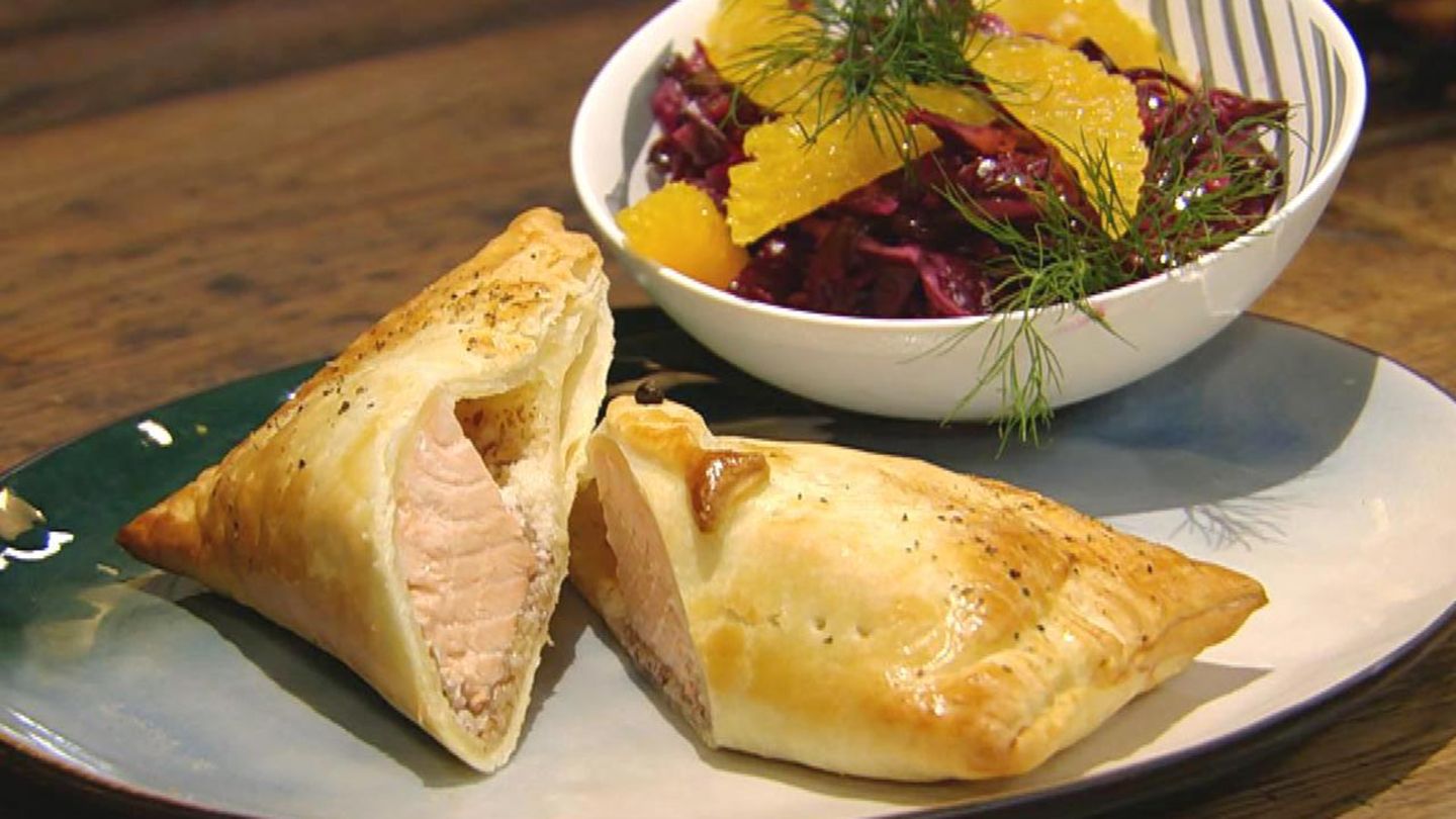 Lachs im Blätterteig mit Rotkohlsalat Für jeden Tag Kochshow [ESSEN UND TRINKEN]