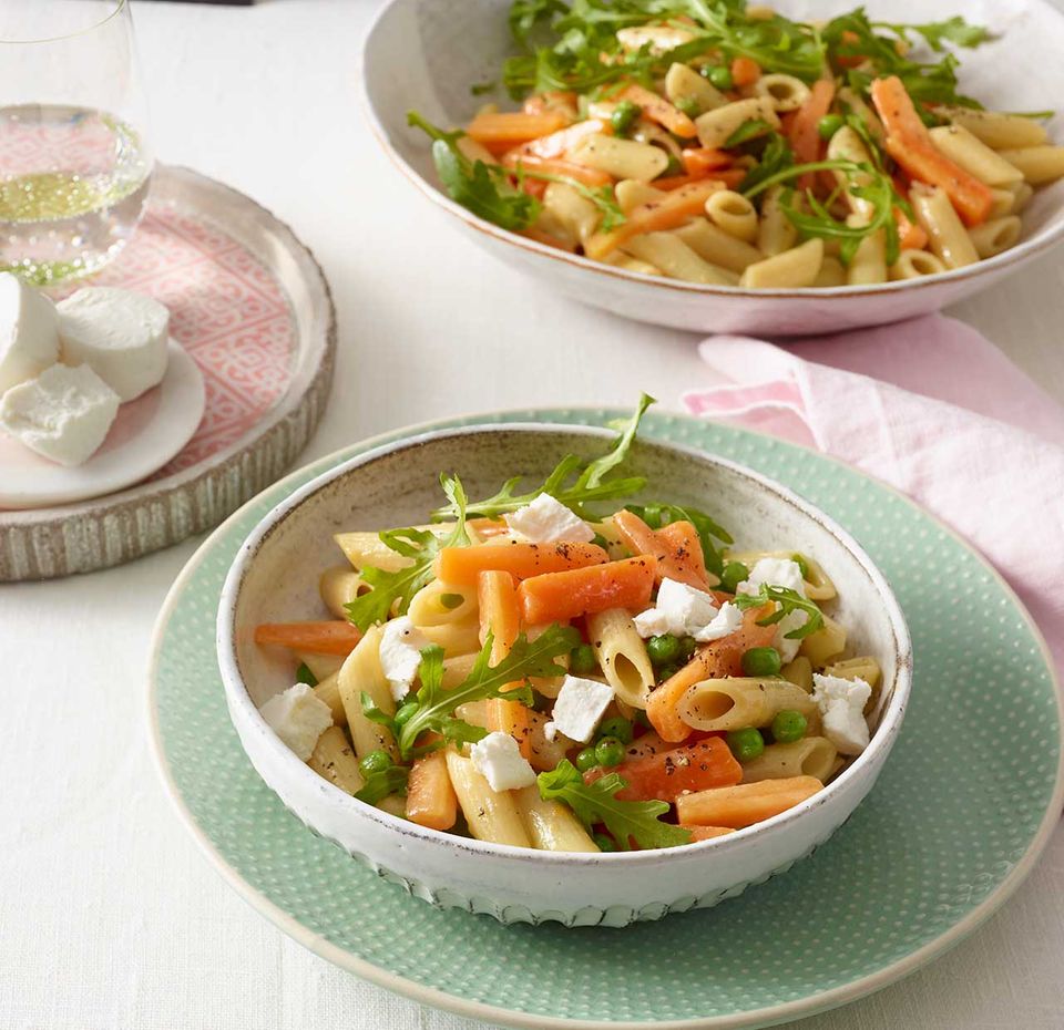 Gemüse-Nudelsalat mit Ziegenkäse Gemüse-Nudelsalat mit Ziegenkäse