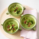 Brokkoli-Kerbel-Suppe mit Mett