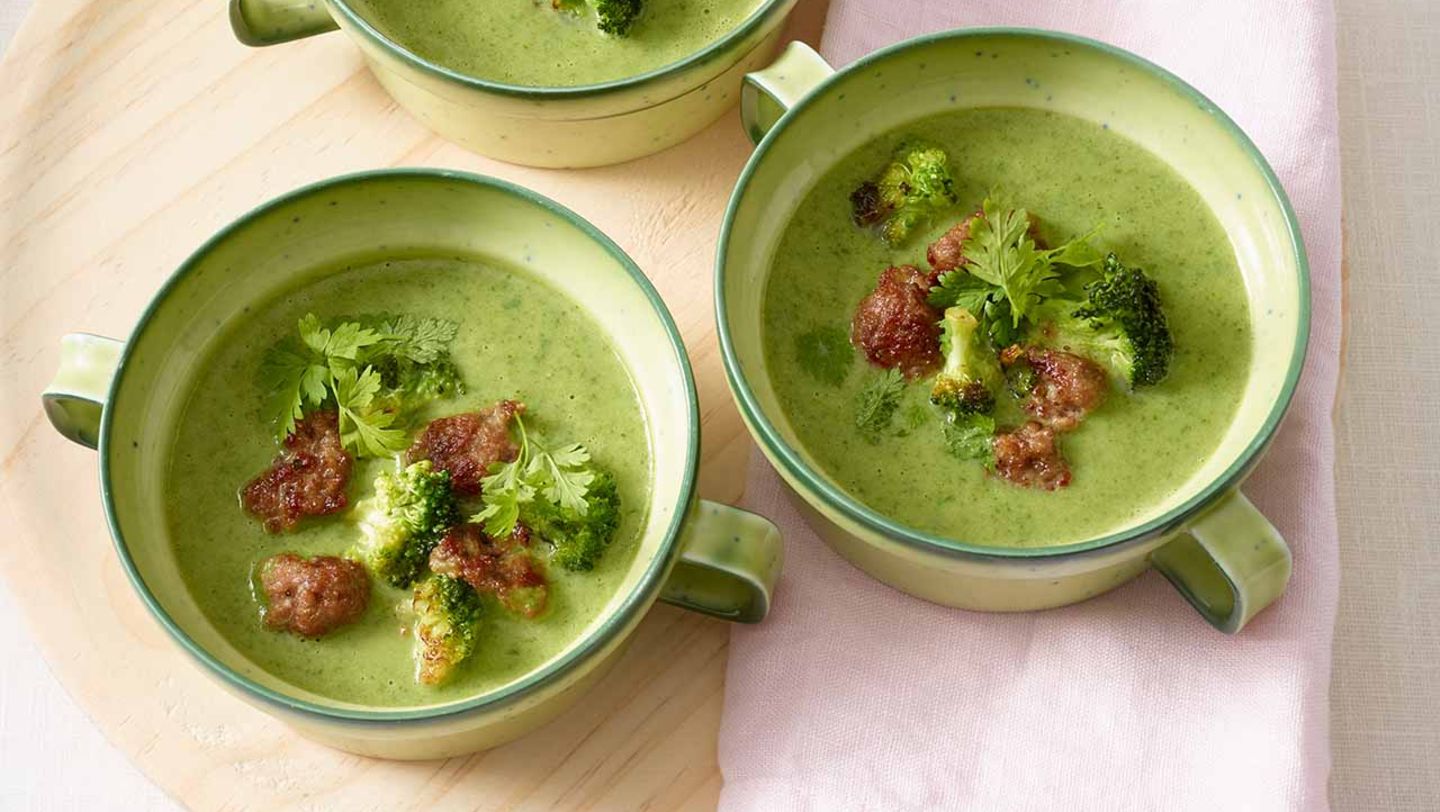 Brokkoli-Kerbel-Suppe mit Mett