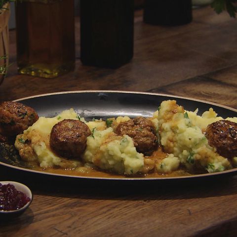 Köttbullar mit Kartoffel-Stampf: Rezept aus der Kochshow essen & trinken Für jeden Tag