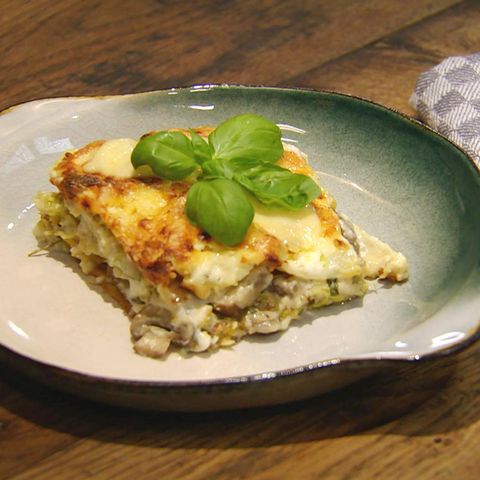 Wirsing-Lasagne mit Pilzen: Rezept aus der Kochshow essen & trinken Für jeden Tag