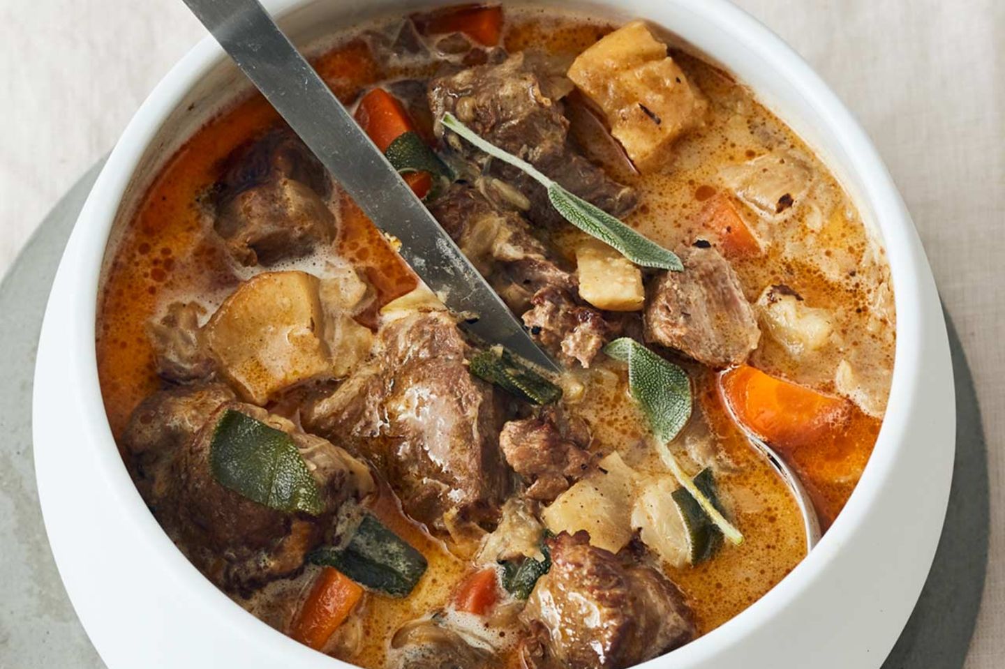 Kalbsragout Mit Salbei Rezept Essen Und Trinken 