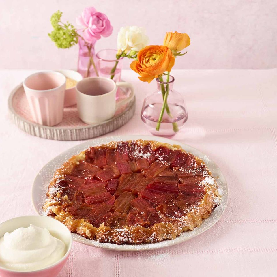 Tarte Tatin Mit Rhabarber Und Butterkaramell Rezept Essen Und Trinken