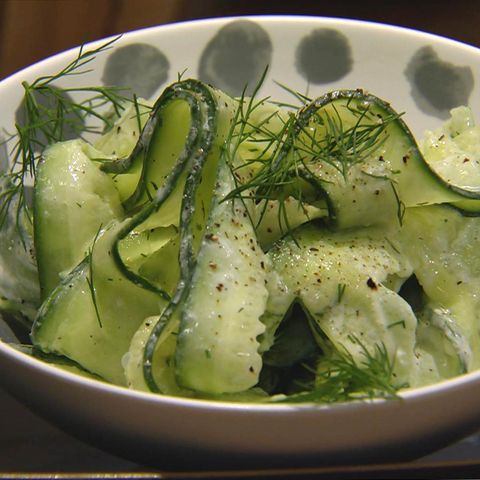 Klassischer Gurkensalat: Rezept aus der Kochshow essen & trinken Für jeden Tag