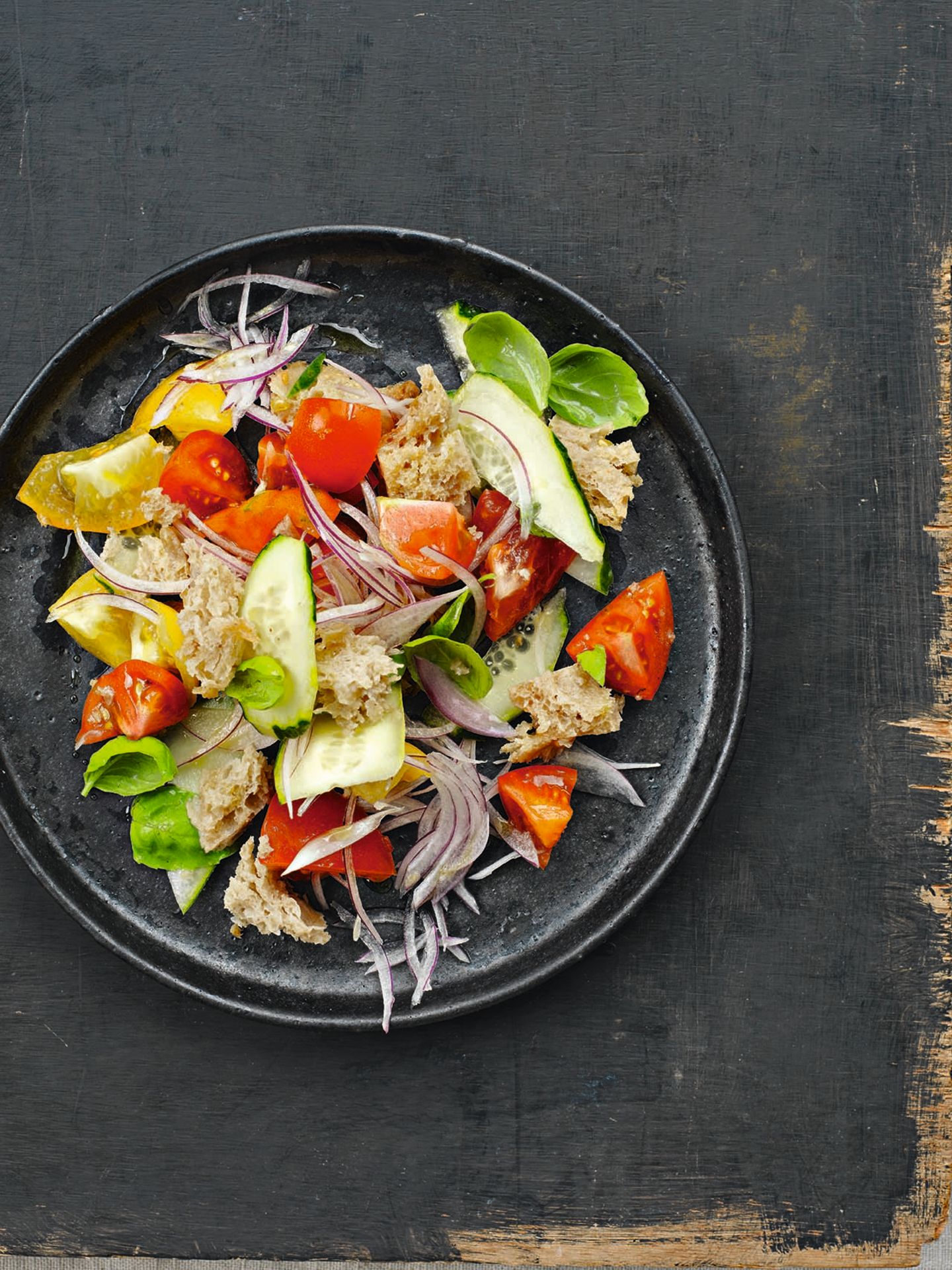 Panzanella aus altbackenem Brot Panzanella aus altbackenem Brot