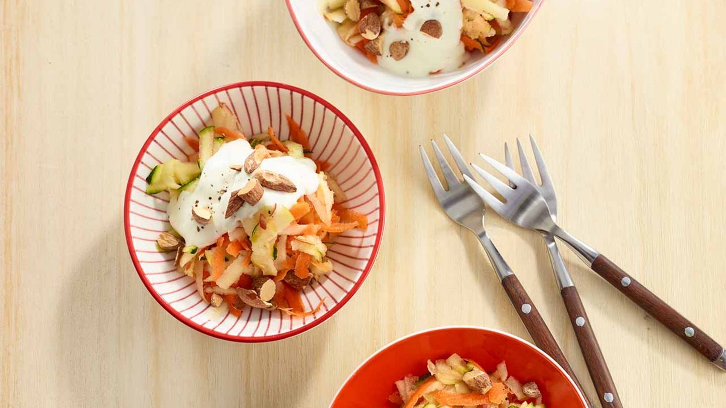 Zucchinisalat mit Salzmandeln Rezept