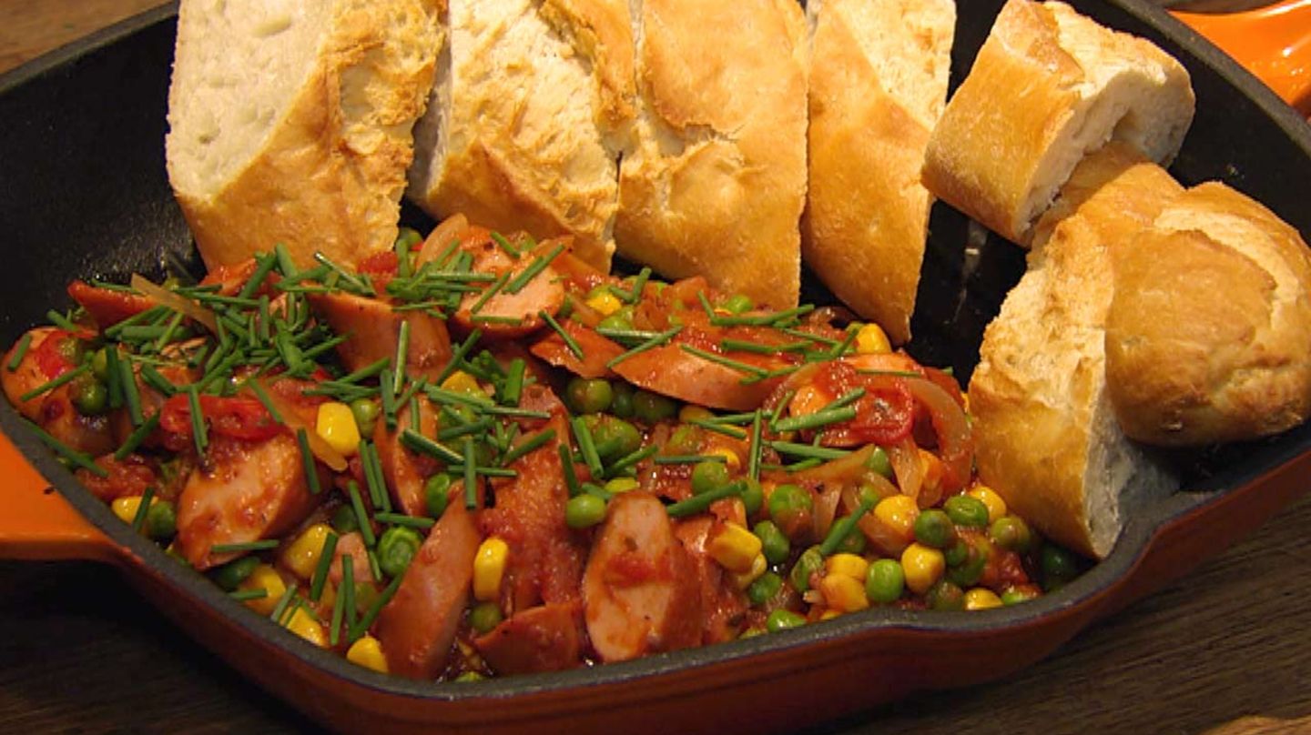 Chili con Würstchen mit Baguette: Für jeden Tag Kochshow