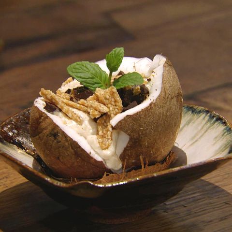 Kokos-Grießbrei mit Schoko-Sesamkrokant: Rezept aus der Kochshow essen & trinken Für jeden Tag