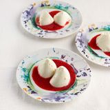 Quark-Holunderblüten-Mousse mit Erdbeersauce