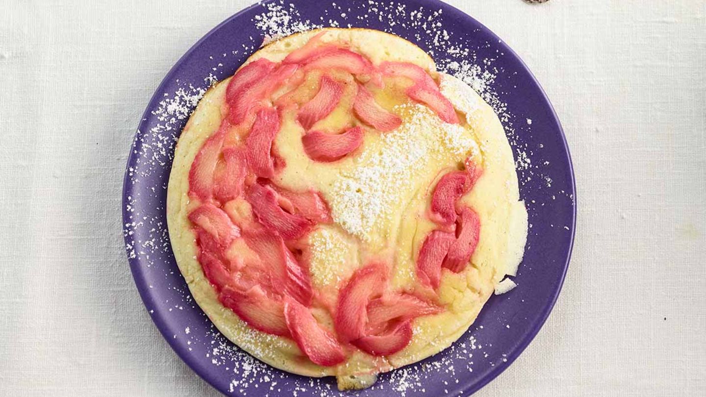 Rhabarber-Pfannkuchen mit Vanillesauce Rezept