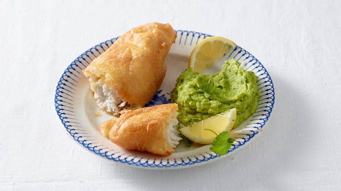 Erbsenpüree mit Backfisch Rezept