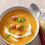 Möhren-Linsen-Suppe mit Mettbällchen