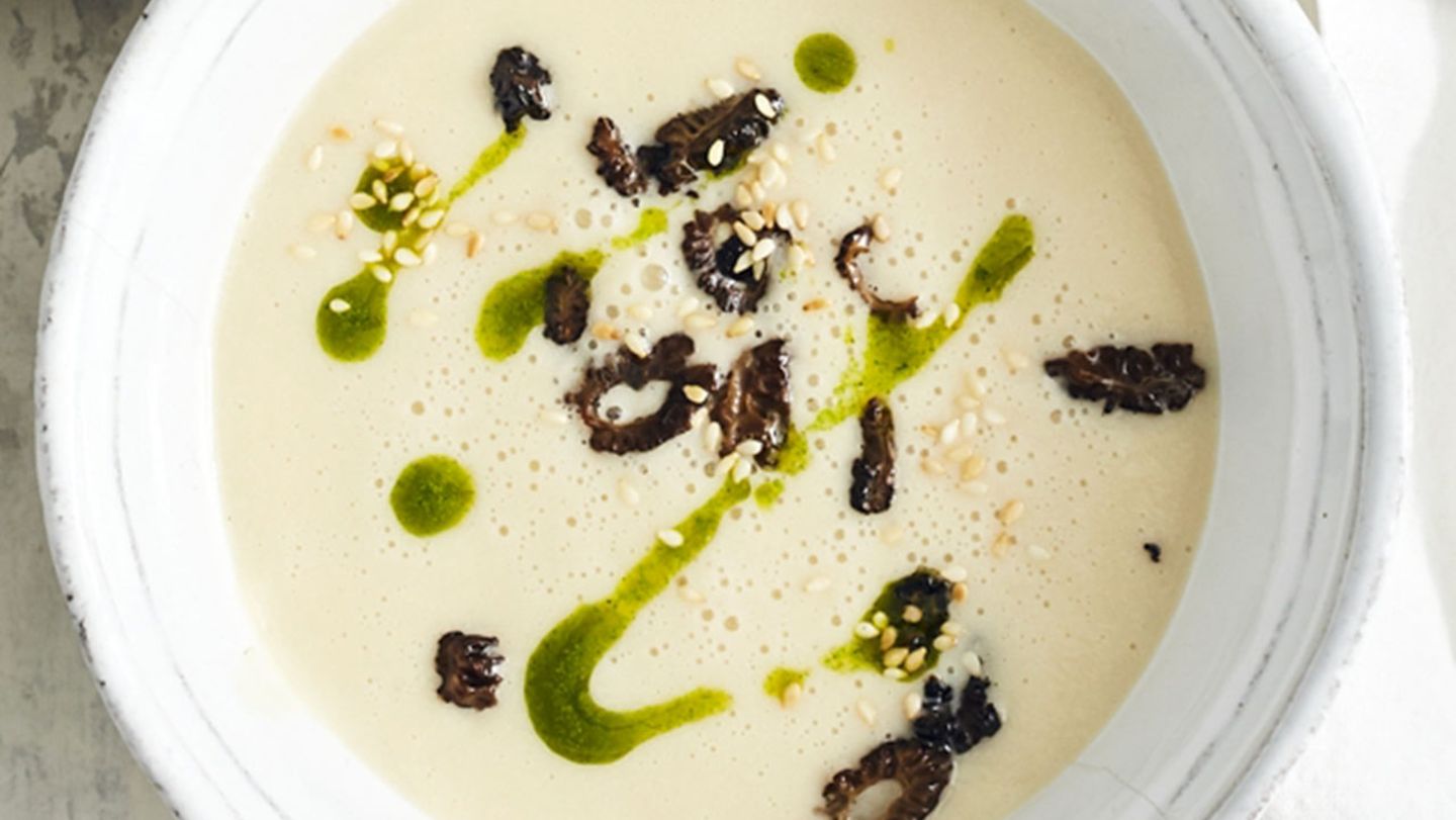 Kohlrabi-Morchel-Suppe mit Kerbelöl Rezept