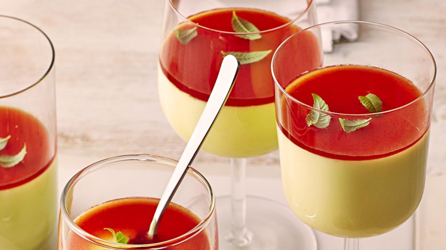Gewürz-Panna-cotta mit Rhabarber-Verbene-Sirup Rezept