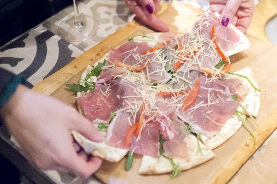 Flammkuchen in der Weinbar „Leo Hillinger“ in Lehel in München Flammkuchen in der Weinbar „Leo Hillinger“ in Lehel in München