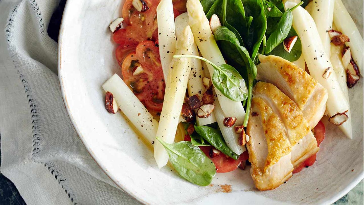 Spargel-Tomaten-Salat mit Perlhuhnbrust Rezept