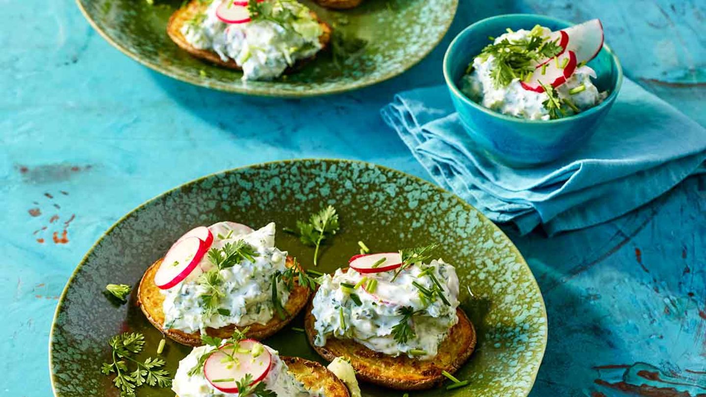 Ofenkartoffelscheiben mit Gemüsequark Rezept