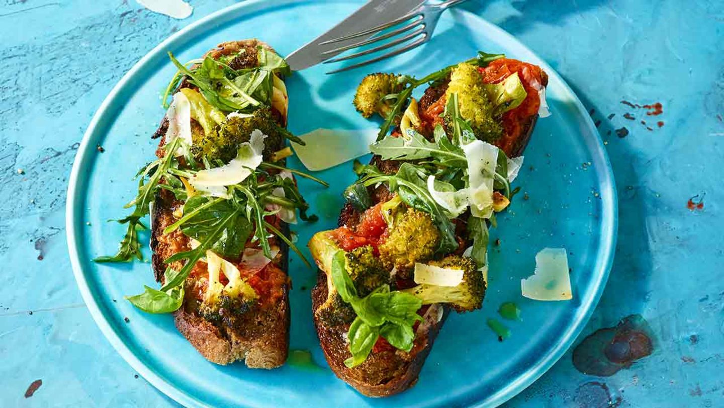 Geschmorte Tomaten auf geröstetem Brot Rezept