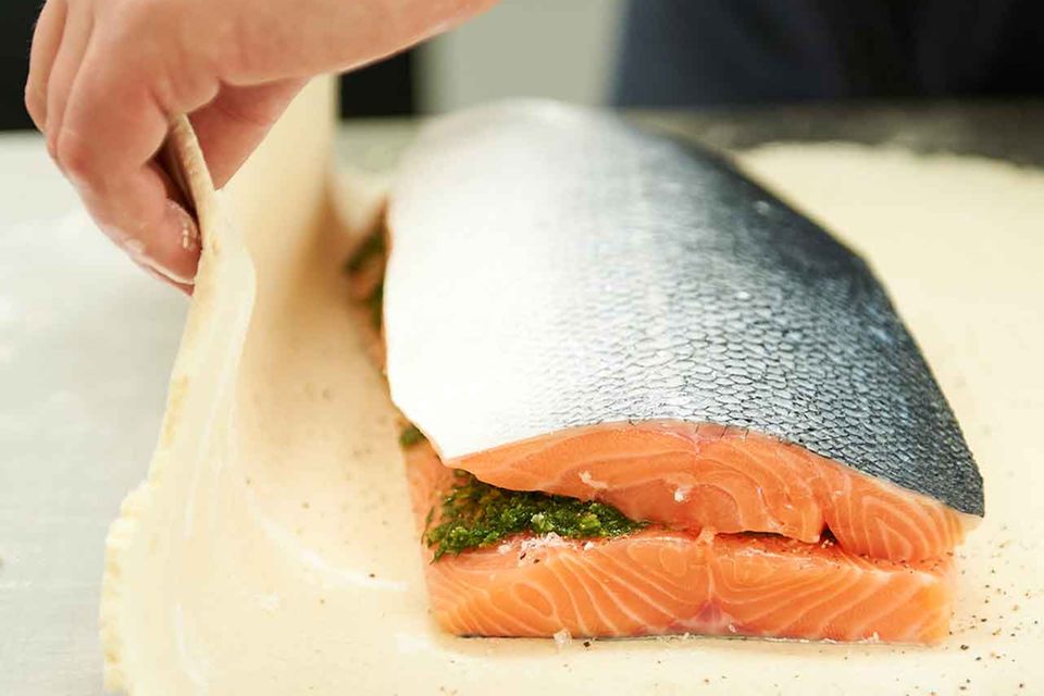 Salzteig über Fisch klappen