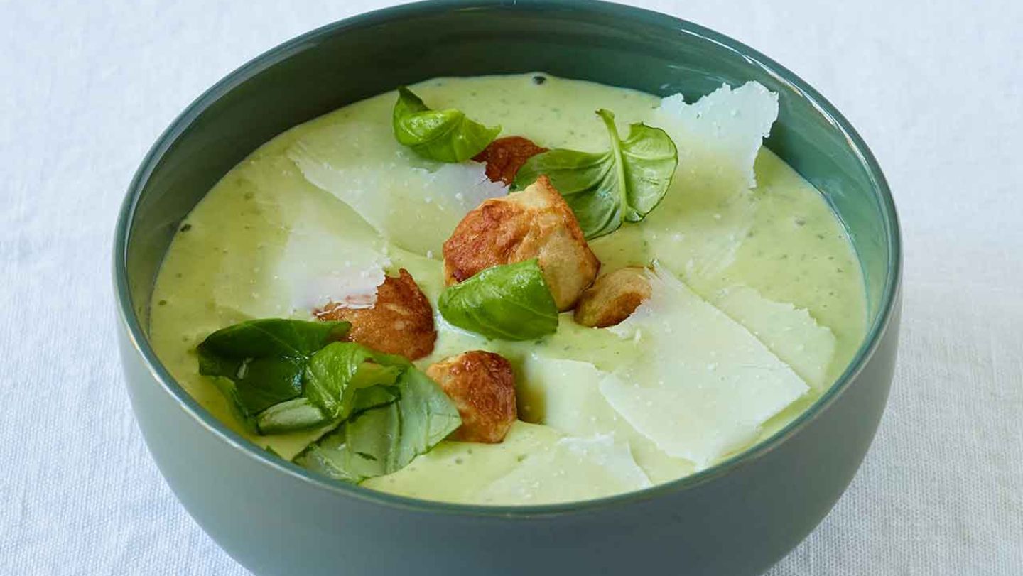 Käse-Basilikum-Vichyssoise mit Bratbällchen Rezept