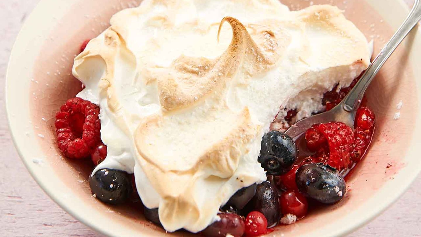 Beeren mit Baiser-Haube Rezept