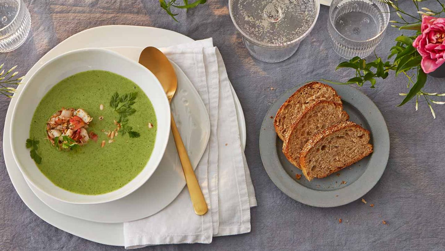 Kerbelrahmsuppe mit Garnelen-Tatar Rezept