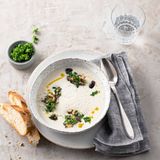 Selleriesuppe mit Shiitake-Salsa und Röstbrot