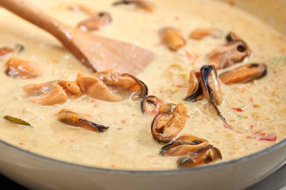 Miesmuschelfleisch in Curry garen