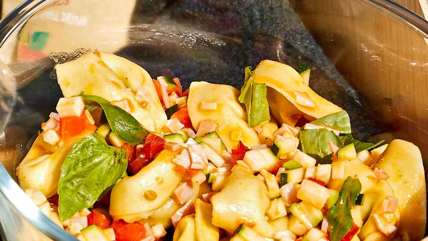 Tortellini-Salat Rezept - [ESSEN UND TRINKEN]