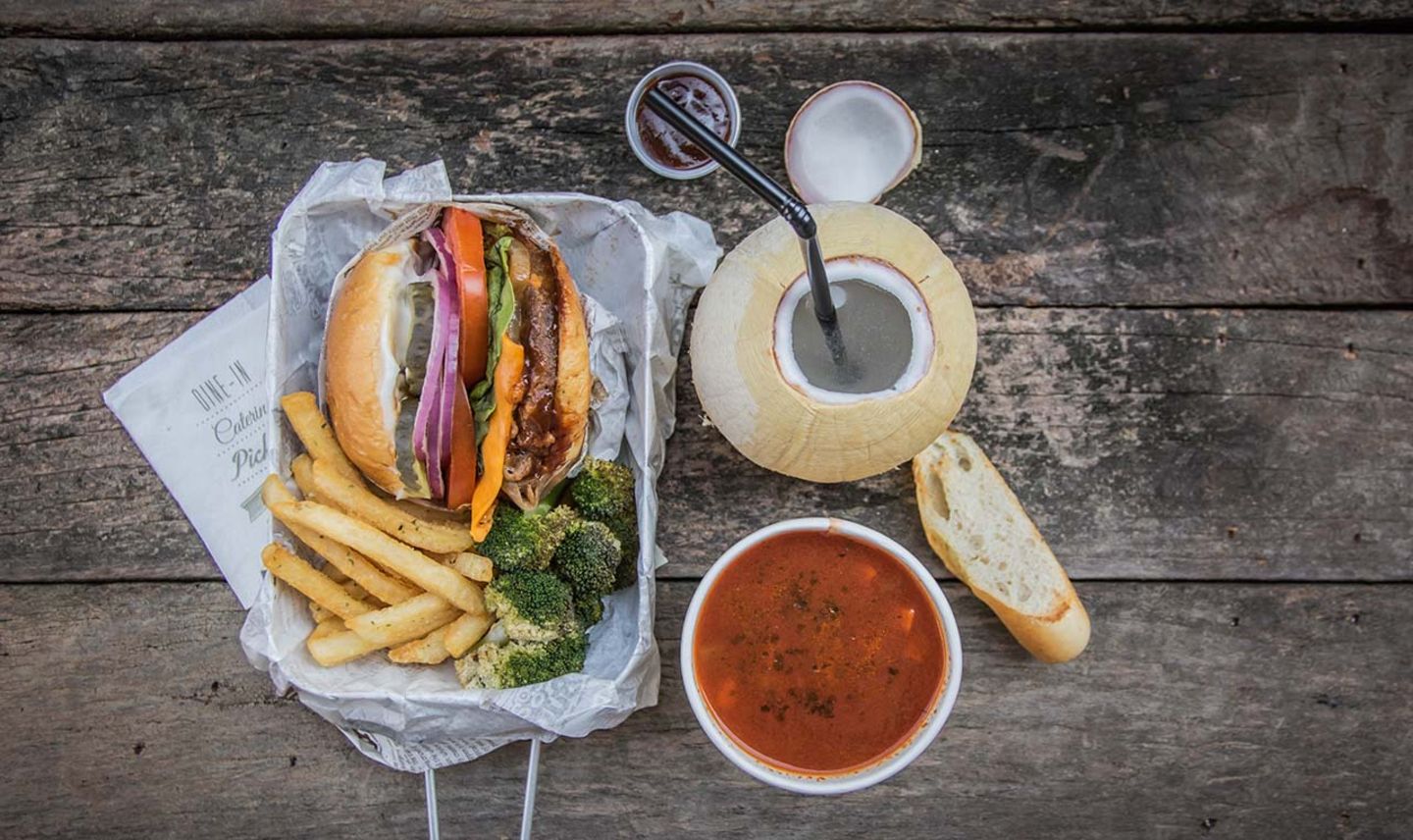 Köstliches Burger-Menü im Vegan Burg Köstliches Burger-Menü im Vegan Burg