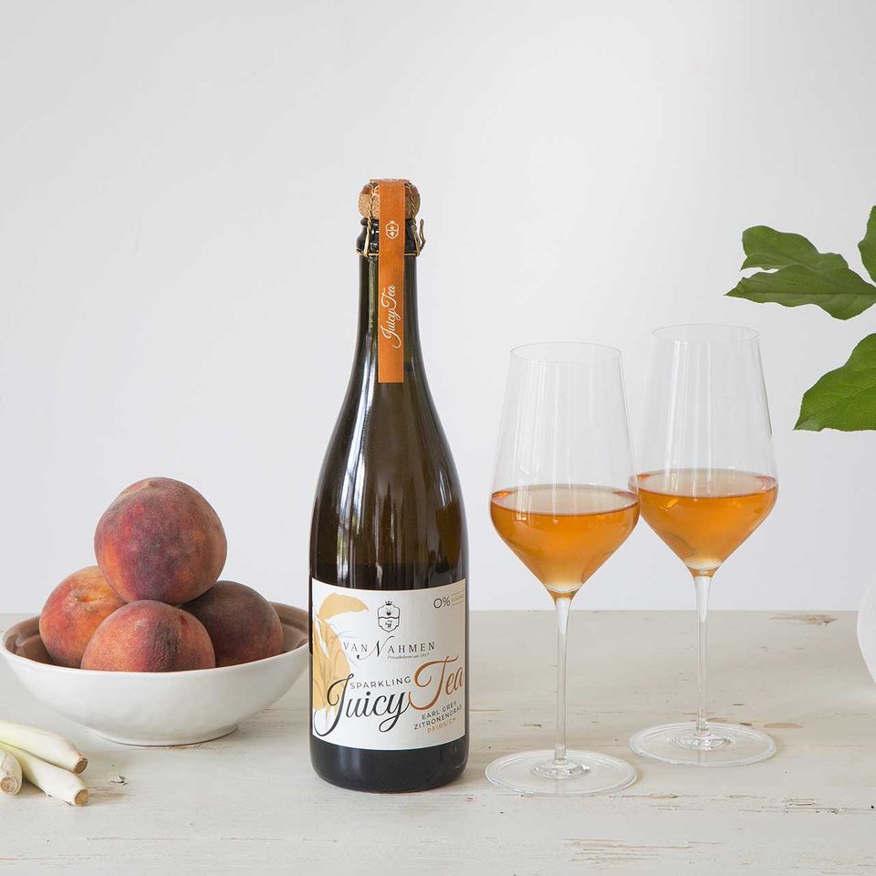 Sparkling Juicy Tea Earl Grey Zitronengras Pfirsich von van Nahmen Sparkling Juicy Tea Earl Grey Zitronengras Pfirsich von van Nahmen