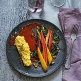 Mangoldgemüse mit Polenta und Paprikareduktion