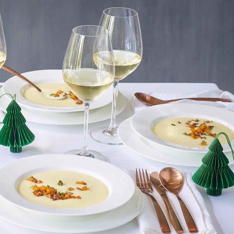Selleriesuppe mit Kürbis-Speck-Würfeln