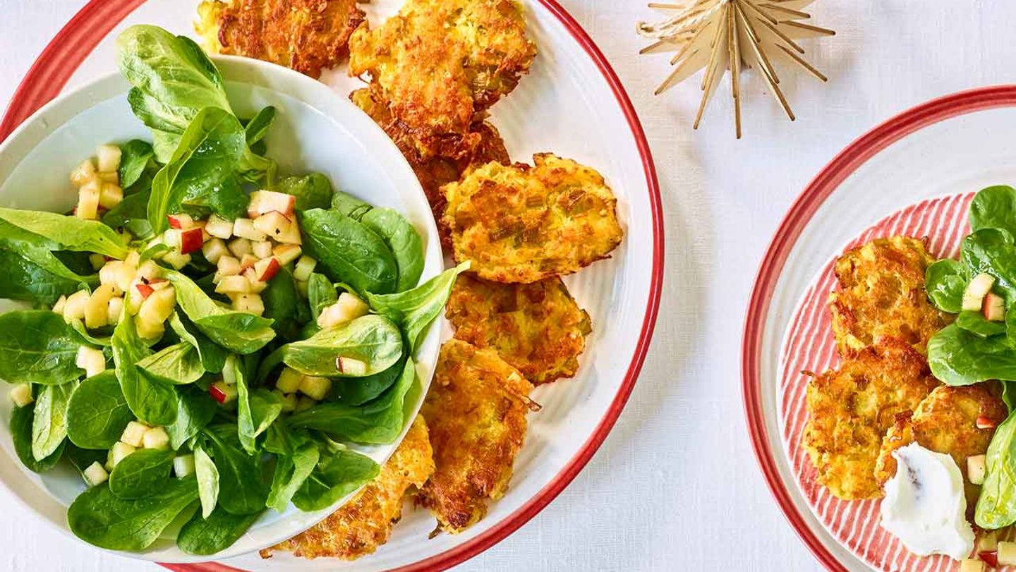 Kartoffel-Lauch-Puffer mit Feldsalat Rezept