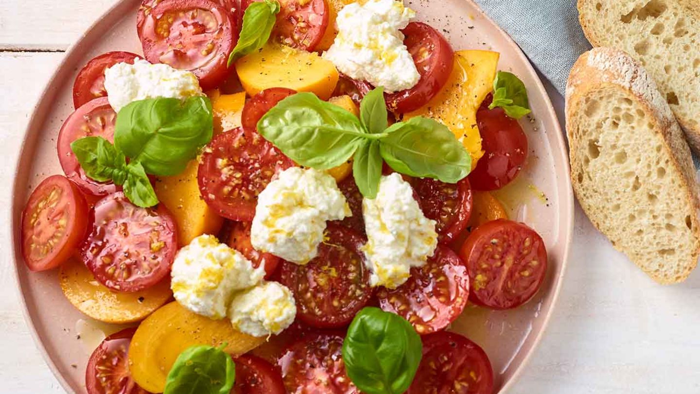 Tomaten-Pfirsich-Salat mit Ricotta Rezept
