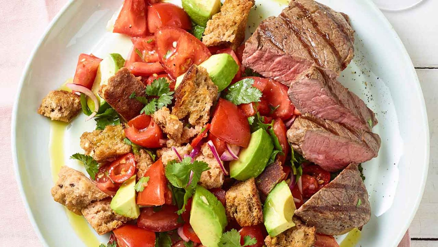 Tomaten-Brot-Salat mit Steak Rezept