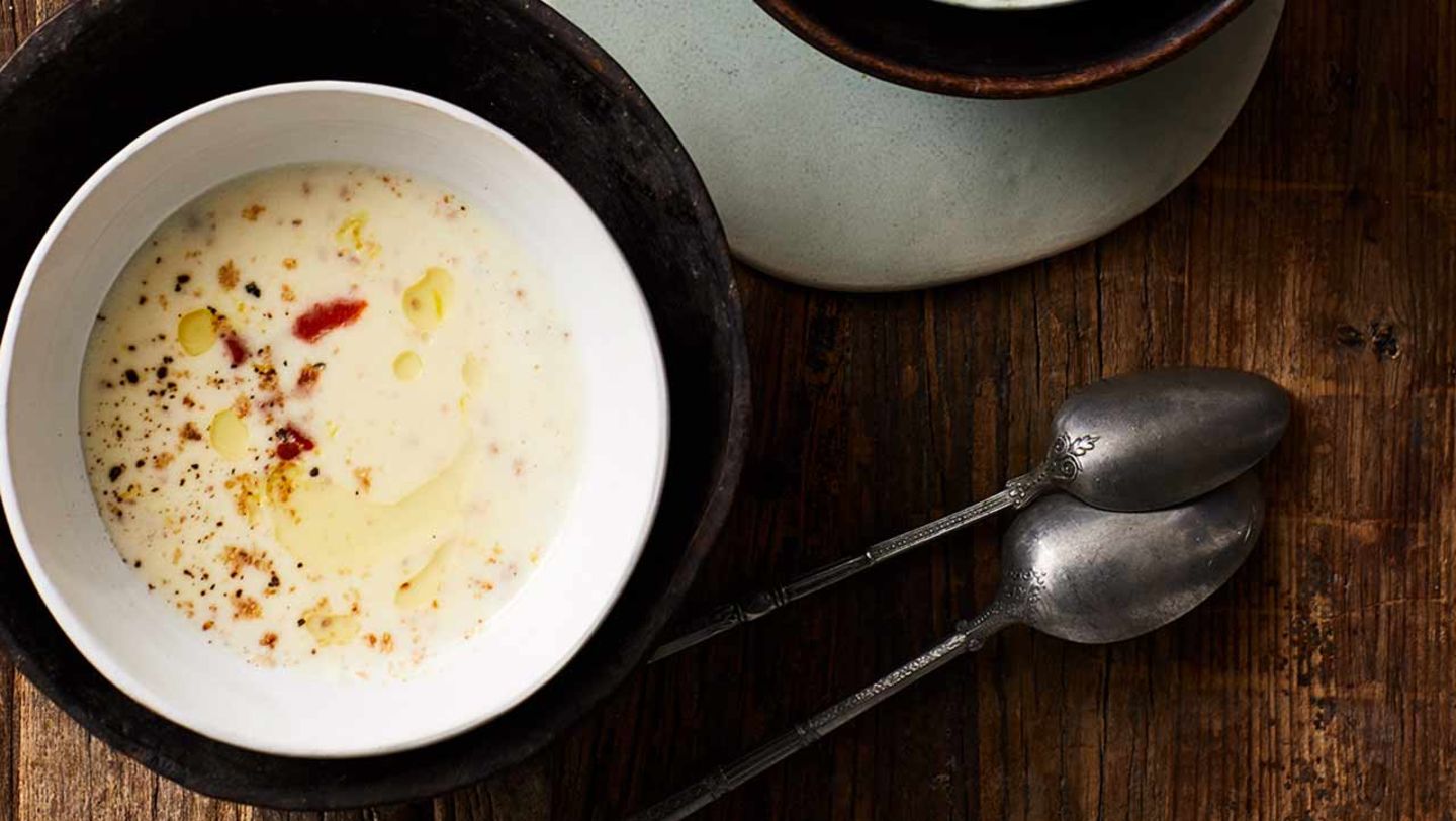 Kartoffelsuppe mit Haselnüssen und Paprika Rezept