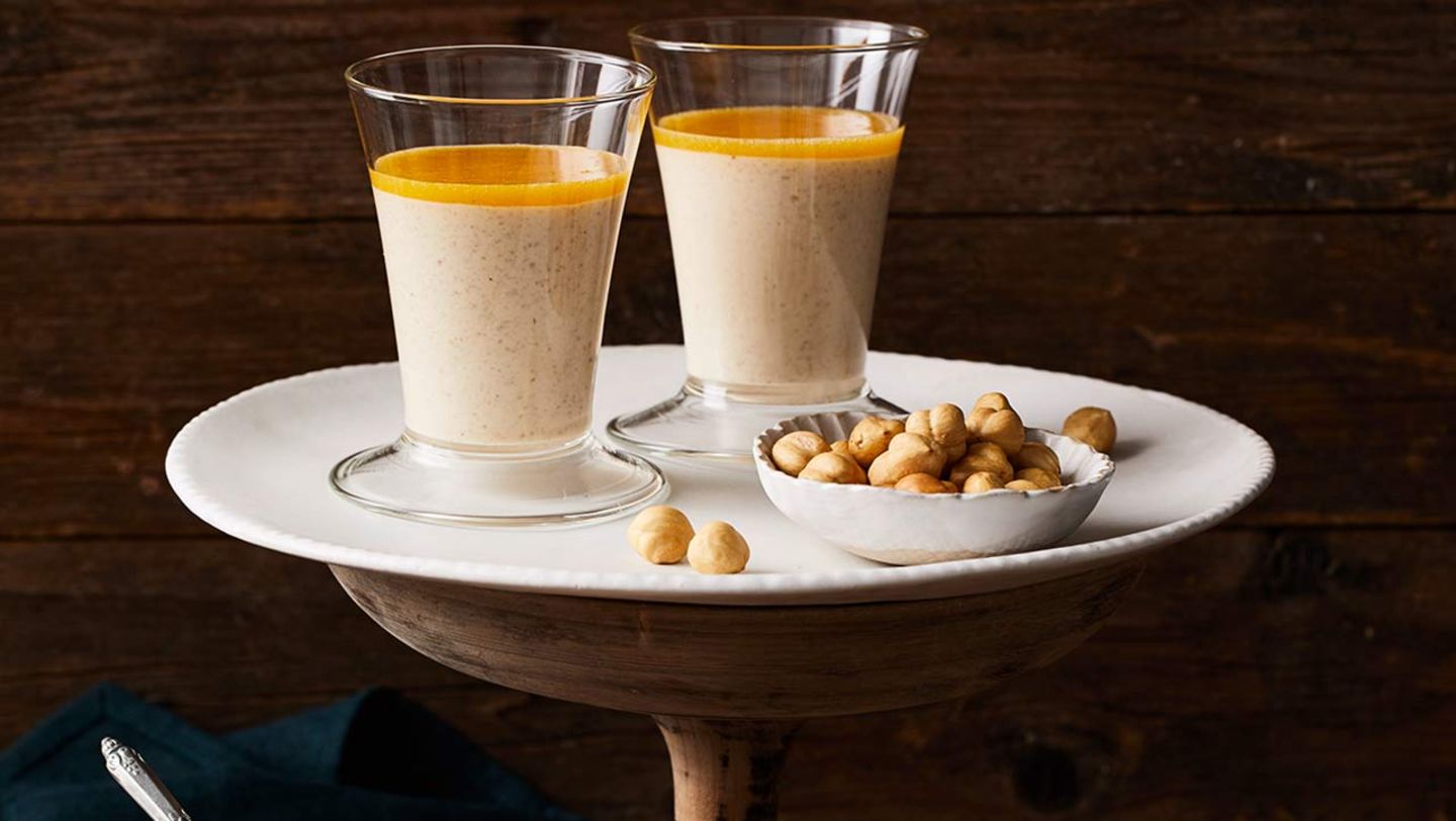 Haselnuss-Panna-cotta mit Passionsfrucht Rezept