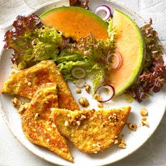 Pikante Arme Ritter mit Salat