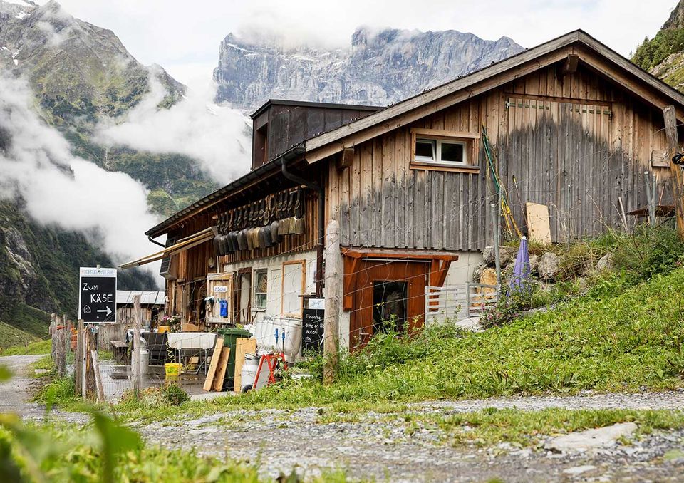 Die Alp Stäfeli oberhalb von Engelberg in der Zentralschweiz Die Alp Stäfeli oberhalb von Engelberg in der Zentralschweiz