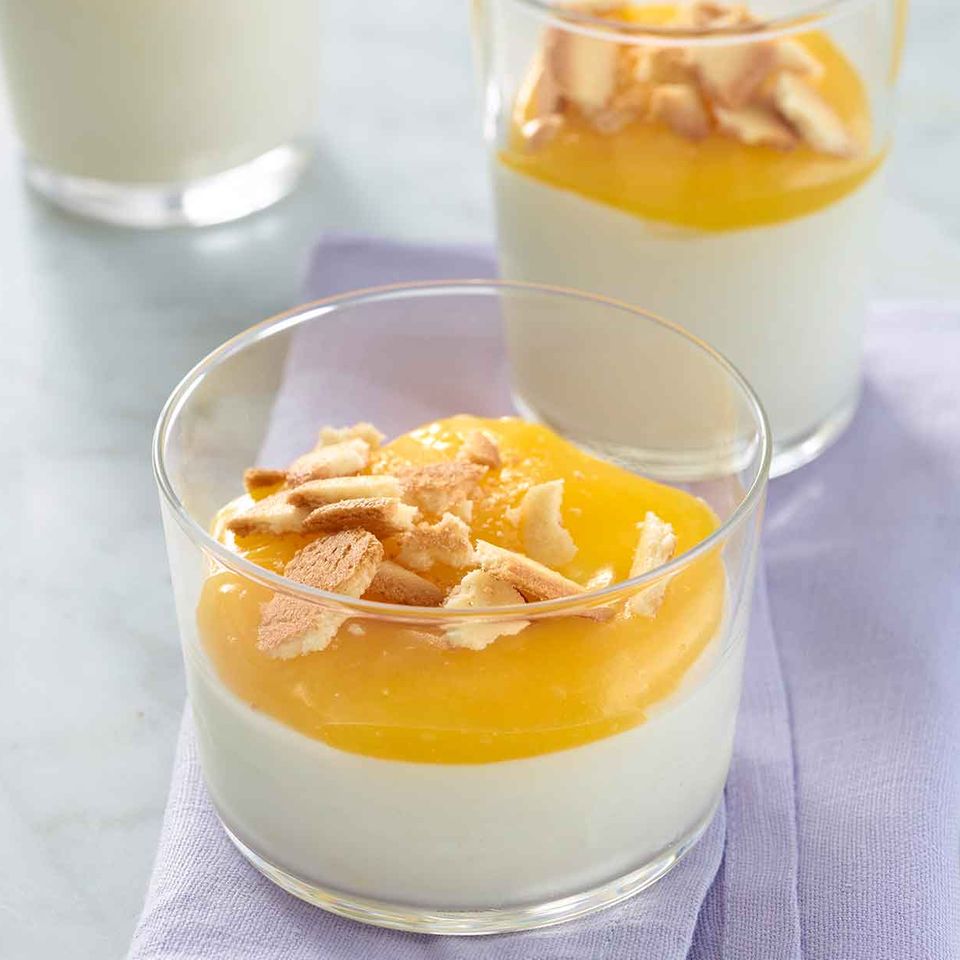 Geeiste Joghurt Mousse Mit Lemon Curd Rezept Essen Und Trinken