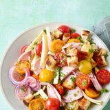 Tomaten-Wurst-Käse-Salat