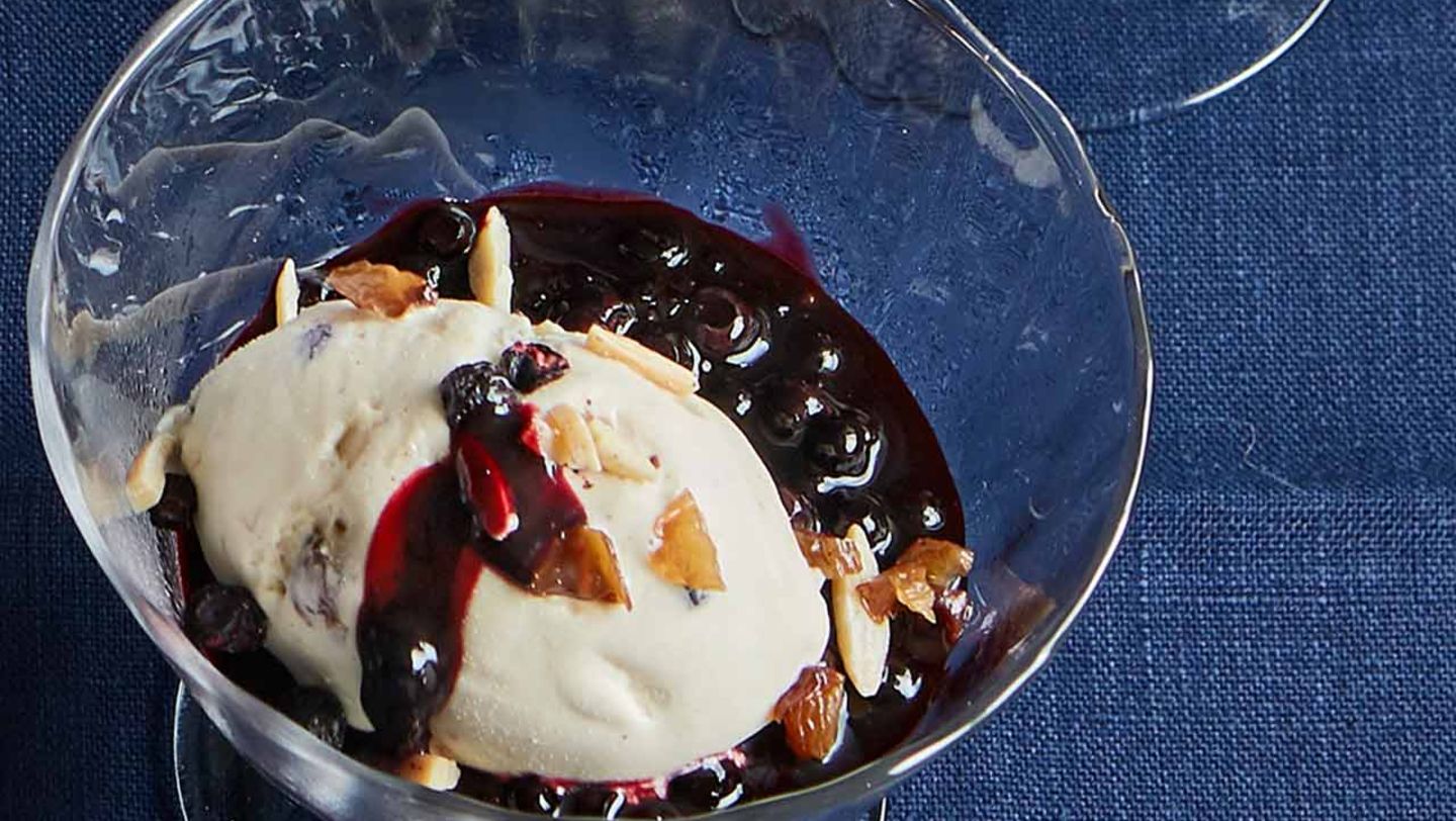 Blaubeer-Malaga-Eis Rezept