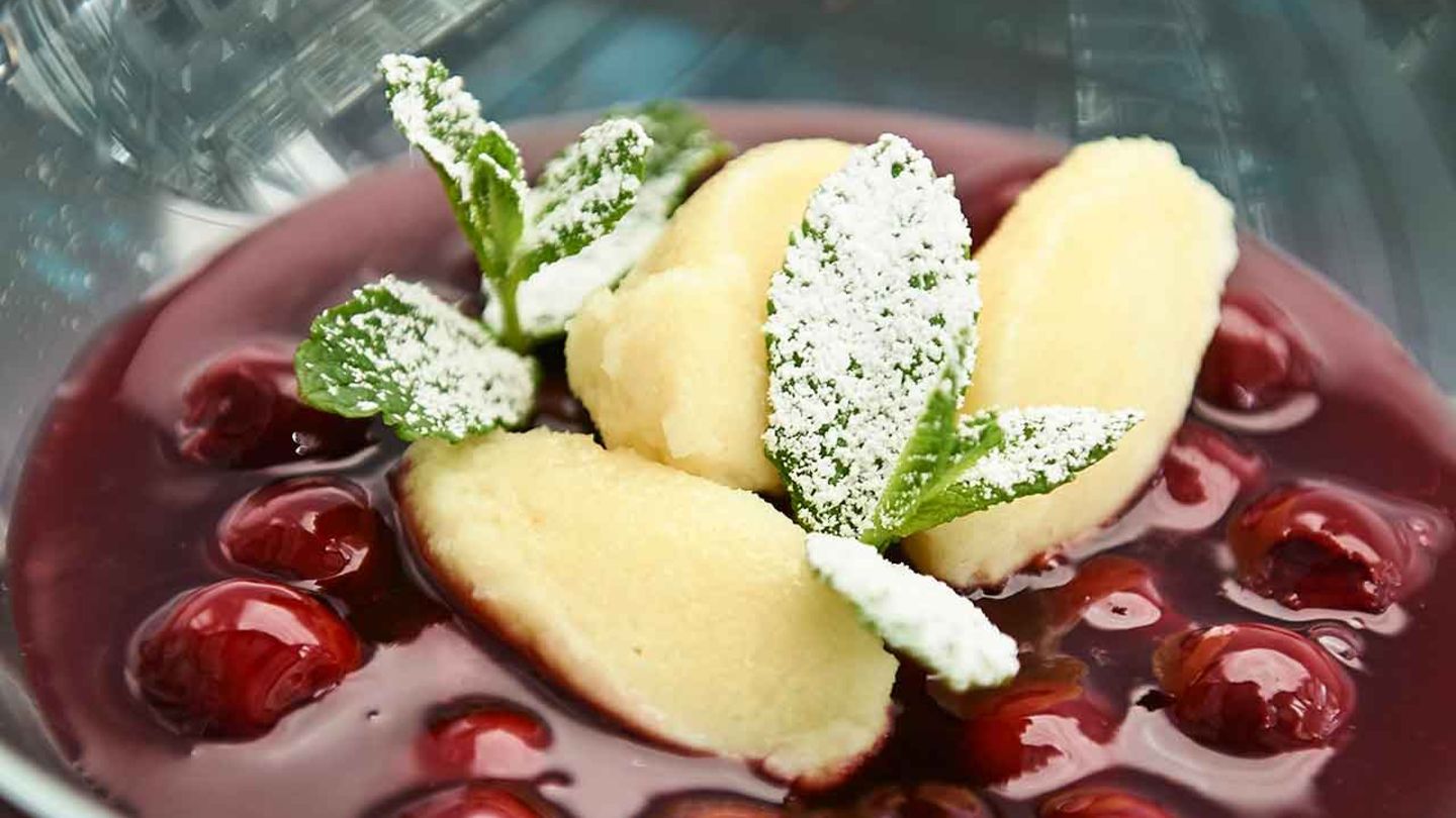 Kirsch-Kaltschale mit Grießnocken Rezept