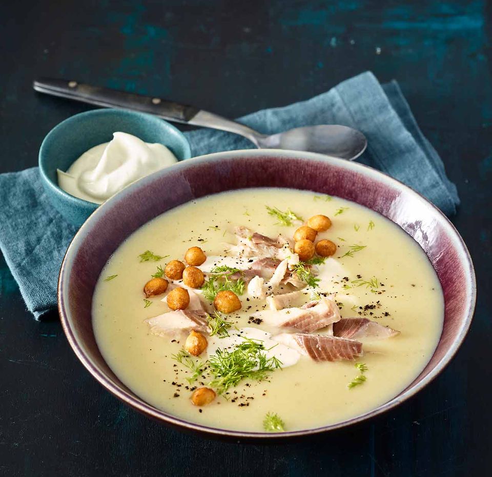 Kartoffel-Fenchel-Cremesuppe mit geräucherter Forelle Kartoffel-Fenchel-Cremesuppe mit geräucherter Forelle