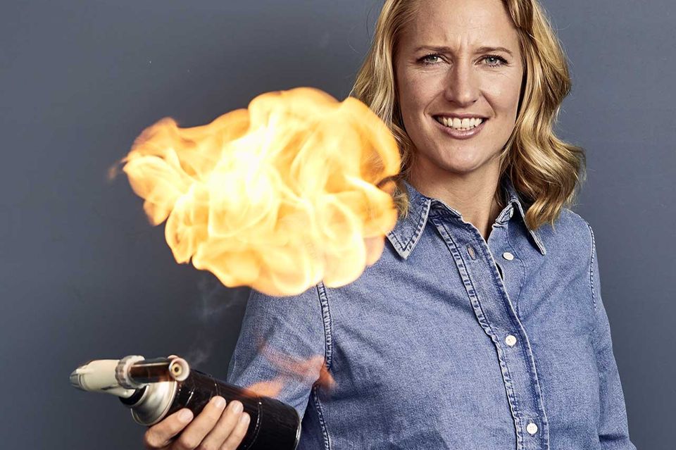 Christina Hollstein mit Feuer