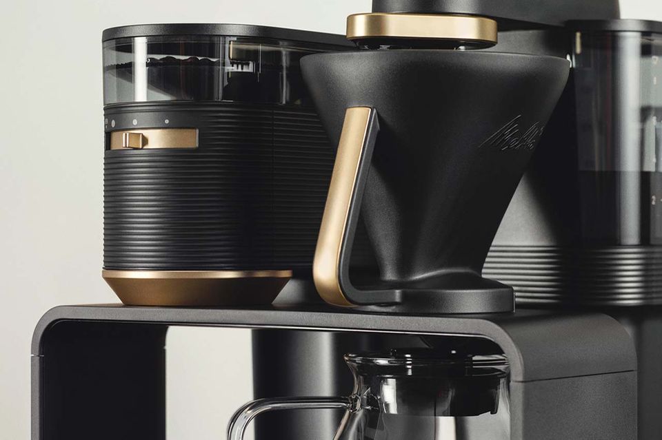 Melitta EPOS: links das Kaffeemahlwerk, rechts die Filtermaschine