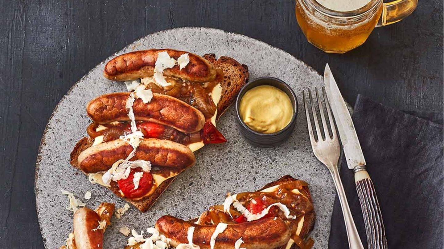 Fränkische Bratwurst-Stulle mit Malzbier-Zwiebeln Rezept